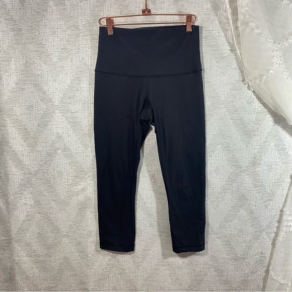 Lululemon black capri leggings size 6 - Picture 1 of 4